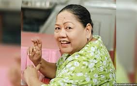 Yang ingin kuceritakan disini adalah pengalaman luar biasaku ketika masih smp kelas kelas satu bersama pembantuku. Purwaniatun Spesialis Pemeran Pembantu Sinetron Meninggal Dunia