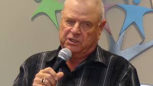 Sports talker Bruce Drennan makes his opinions known in Dover Public  Library address