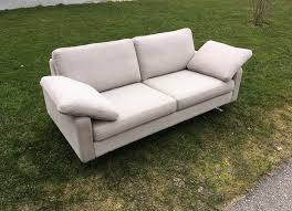 Was macht die conseta zum klassiker? Sofa Conseta Cor Neu In Stoff Beziehen