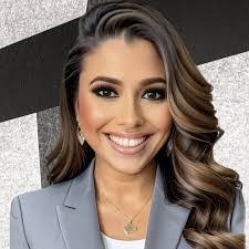 Tara Mott's Instagram, Twitter & Facebook