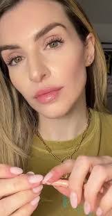 Donna Calderon's Instagram, Twitter & Facebook