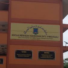 Cluster schools specialise in certain academic areas and the school's focus is in public speaking and technology. Photos At Smk Dato Ahmad Razali