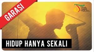 Lagu ini menduduki posisi chart mtv ampuh dari bulan februari 2006 hingga april 2006. Lirik Lagu Terbaru Garasi Hidup Hanya Sekali Download Video Berita Informasi Terbaru Update Lengkap 2014