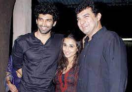 Give Me Your Autograph Says Vidya To Aditya Roy Kapoor Bollywood News India Tv Aditya roy kapoor was born on 16th november 1985 into a punjabi family in mumbai, maharashtra state. aditya roy kapoor bollywood