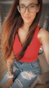 Hollie Armstrong's Instagram, Twitter & Facebook