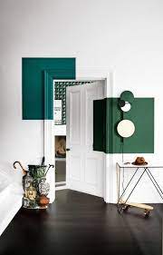 een gekleurd vlak op de muur kan de kamer een hele andere look en feel geven op deze manier kan je spele wall decor living room doors interior room wall decor