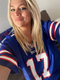 Sheila Holtz's Instagram, Twitter & Facebook