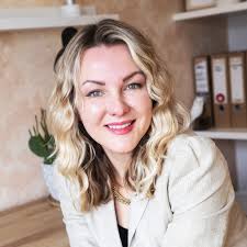 Evening I'm looking for recommendations for builders for a kitchen  renovation please. 😊 Preferably someone who's done work for you  personally/why you'd recommend them, rather than just friend  recommendations please. 😬 And