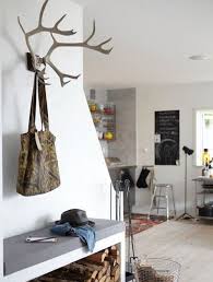 Mit Geweih Deko Klassisch Modern Schmucken In 2020 Dekor Skandinavische Wohnraume Zuhause Dekoration