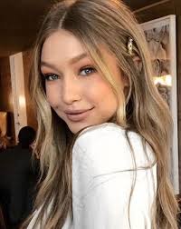 Gigi Hadid In 2020 Gigi Hadid Looks Gigi Hadid Hair Hairstyle