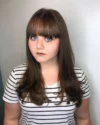 No matter what you do with your hair, the end goal in mind is always to hide your cheeks. Bangs For Round Face Shapes 22 Flattering Haircuts