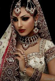 Hindu Bride Serran Royal Fashion Beautiful Indian Brides Indian Bridal Makeup Wedding Dresses For Girls