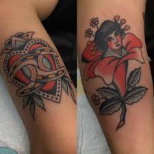Native wings horse shoe tattoo on upper back. Beautiful Horseshoe Heart And Flower Lady By Andrew Vidakovich At Stay Humble Tattoo Co In Baltimore Md Traditionaltattoos