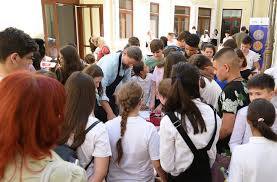 „suntem bucuroşi să anunţăm că banca transilvania şi bancpost au devenit o singură bancă, după fuziunea realizată cu succes în 31 decembrie 2018 şi parcurgerea unui plan ambiţios de integrare bancpost în activitatea bt, pe. Bancpost Programul Tara Ta Traditia Ta A Primit Recunoastere La Nivel European Stiri Zilnice Despre Responsabilitate Sociala Corporativa