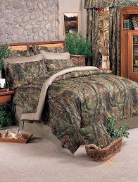 #realtree camo bedding and bath items by 1888 mills is showing it's true colors. Realtree Hardwoods Camo Comforter Set Camouflage Bedding Blanket Warehouse
