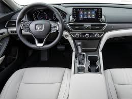 On the 2018 model, you can already enjoy almost the latest techs from the japanese brand. Honda Accord 2018 Picture 162 Of 254