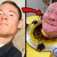 Frank Tavarez, um homem da República Dominicana, viveu 22 anos em um  convento como freira, adotando a identidade de "Irmã Margarita". Sua  história começou aos quatro anos, quando perdeu os pais em