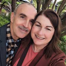 Part 2 ~ In Conversation w the inimitable Sarah Foster @countrystyleandlife  ~ known as the “Flower Farmer Fashion Stylist” of the Mornington Peninsula;  Sarah specializes in growing dahlias, lavender and roses! 🌿🌱🩷