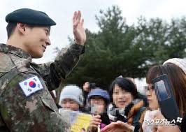 Joo Won Termina Su Servicio Militar Nombra A Su Grupo Femenino Favorito Servicio Militar Joo Won Militar