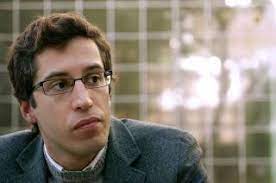 Он играет на позиции атак. Pedro Nuno Santos Afirma Que Alegre Esta Desatento As Posicoes Da Js Deputado Criticou Preocupacoes Da Juventude Que Se Baseiam Na Moda Publico