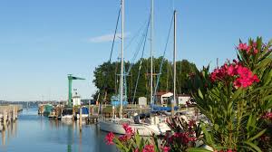 Naples airport can be reached by car in 25 minutes. Darsena Fusina Venezia Ormeggio Venezia Camping Fusina Venezia