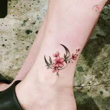 Một hình xăm nhỏ trên cổ thường có nghĩa là chủ nhân của nó ưa sự mạo hiểm và có xu hướng lựa chọn táo bạo. 999 Máº«u Hinh XÄƒm Mini Nhá» Ä'áº¹p Y NghÄ©a áº¥n TÆ°á»£ng 2021 Cá»'c Nguyá»‡t San Sibell