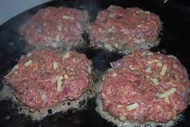 Dengan tip cara membuat daging burger ini, kamu bisa membuat hamburger sendiri di rumah sesuai dengan selera dan porsi kamu. Cara Buat Daging Burger Homemade Resepi Bonda