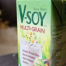 Seperti namanya, susu soya terbuat dari kacang soya atau kedelai yang direndam atau dari tepung kedelai. Jual Vsoy Multi Grain Susu Kacang Kedelai 1 Lliter Online April 2021 Blibli