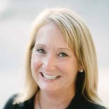 Lori Claussen's Instagram, Twitter & Facebook