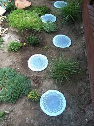 Pin By Lori Sankey On Garden Ideas Painted Stepping Stones Stepping Stones Concrete Stepping Stones