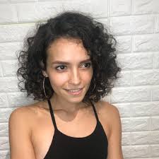 Kinky 4a kinky (soft) hair tends to be very wiry and fragile, tightly coiled and can feature curly patterning. 5 Glorious Haircuts For Curly Girls That Straight Haired Singaporeans Can Only Dream Of