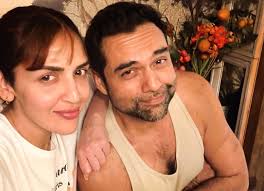 Esha Deol and Abhay Deol's fun pyjama party pose is giving us sibling goals  : Bollywood News