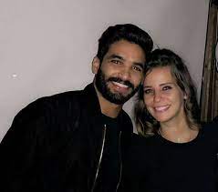 لنا صالح لاعب مهم داخل الفريق وننتظر لعودته إلى لياقته البدنية والفنية للدفع المباريات وأضاف. Ø¥ÙŠÙ…Ø§Ù† Ø§Ù„Ø¹Ø§ØµÙŠ ØªØ®Ø±Ø¬ Ø¹Ù† ØµÙ…ØªÙ‡Ø§ ÙˆØªÙƒØ´Ù Ø­Ù‚ÙŠÙ‚Ø© ØµÙˆØ±ØªÙ‡Ø§ Ù…Ø¹ ØµØ§Ù„Ø­ Ø¬Ù…Ø¹Ø©