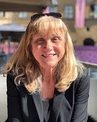 Diana Kersey's Instagram, Twitter & Facebook