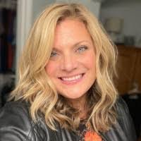 Wendy Raynor's Instagram, Twitter & Facebook