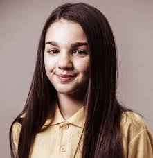 Elise Blake's Instagram, Twitter & Facebook