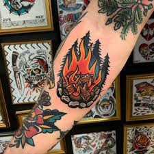 Matt Machine Andersson On Instagram A Burning Filler Straydogstattoo Hotmail Com For In 2020 American Traditional Tattoo Traditional Tattoo Girly Tattoos