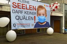 'geen nieuwe kernwapens in europa: Protestplakat In Stetten Schule Uberrumpelt Von Aktion Gegen Maskenpflicht Landkreis Esslingen Stuttgarter Zeitung