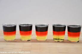 Vodka Jello Shots In Schwarz Rot Gold Verenas Welt Wackelpudding Shots Wackelpudding Jello Shots