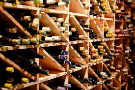 Allez Nous Descendons A La Cave Choisir Votre Vin Le Rayon Des Blancs Roses Champagnes Au Ranch Des Lacs Un Vaste Choix De V Rangement Vin Cave A Vin Ranch