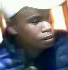 Io borunavan t'y 😡😡😡😡😡 Efa tokiny vekesina amny bara mine ny vavany  iraraka any daholo NY nifiny😡😡😡😩😩😩😩