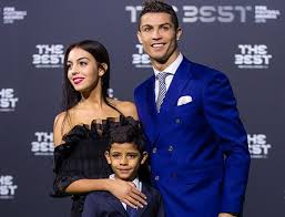 Сегодня мы с вами поговорим о избраннице великого криштиану роналду. Dzhordzhina Rodriges I Krishtianu Ronaldu Istoriya Lyubvi