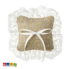 Cuscino portafedi uncinetto schemi e spiegazioni passo a passo e tutorial per realizzare a mano un accessorio per il giorno del matrimonio unico e originale. Cuscino Porta Fedi Juta Naturale Con Bordino Pizzo Kadosa