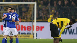 Zwei spieler fliegen vom platz, während ein spieltag steht an: Fc Schalke 04 Borussia Dortmund Bundesliga Heute Live Im Tv Und Live Stream Fussball