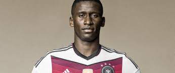 There were bizarre scenes at the end of the first half of france's euro 2020 clash with germany as antonio rudiger appeared to try to bite paul pogba's back. 3phase Lingua Group Coaches The German National Team Player Antonio Rudiger At As Roma