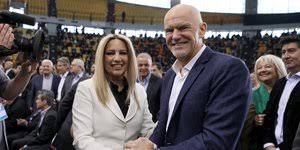 Οταν η φώφη γεννηματά ανέλαβε την προεδρία του πασοκ, δηλαδή την ίδια περίοδο που η αιμιλία τελείωνε το λύκειο, λόγω των έκτακτων πολιτικών συνθηκών και της προεκλογικής περιόδου που ακολούθησε, δεν ήταν σε θέση να βρίσκεται κοντά στην κόρη της όσο θα ήθελε, όπως δήλωσε. Fwfh Gennhmata Teleytaia Nea Kai Politikes Eidhseis Gia Thn Fwfh Gennhmata Apo To Iefimerida Gr