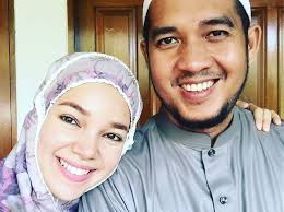 2 Kali Cerai 2 Kali Pindah Agama Keyakinan Artis Ini Sempat Terombang Ambing Gegara Pernikahan Ngaku Dapat Hidayah Usai Ditempa Lika Liku Kehidupan Semua Halaman Sosok