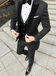 The conservatism of the classic silhouette is the most suitable option for any important event. 2020 Black Velvet Men Trajes Para Trajes De Boda Novio Blazer Dress Suits For Men Designer Suits For Men Tuxedo For Men