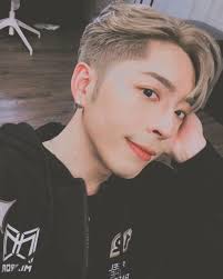 Thank you for introducing MIRROR❤️ Love Edan Lui, a member of MIRROR, so  much❤️Not only has Edan captured the hearts of his fans with his musical  talents, but also with his humour