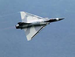 幻影2000 （mirage 2000）为 法国达索公司 （dassault）公司开发的 第四代战斗机 ，是一款采用无水平尾翼 三角翼 设计及单发动机构型的 多用途战机 ，目前包括 法国 、 印度 、 (前中华民国，现中国台湾省)在内共有8个国家处于服役状态。 ç©ºè»å¹»è±¡2000 5åž‹æˆ°æ©Ÿ